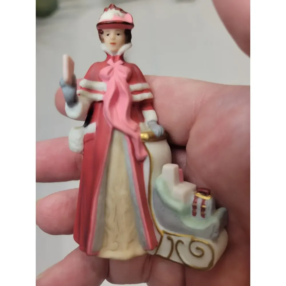 Avon Mrs Albee Miniature Figurines Lot 1988 1989 1990 1993 Presidents Club Box